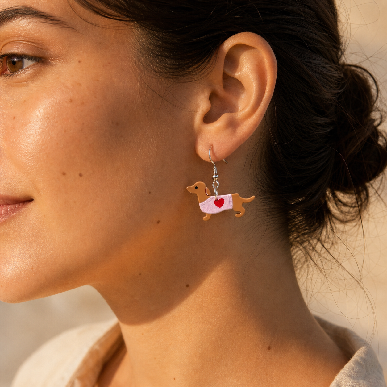Aros dachshund con suéter rosa y corazón